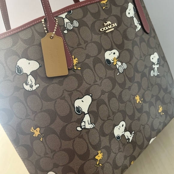 Coach Brown Tote Bag with Snoopy Pattern - Picture 4 of 6